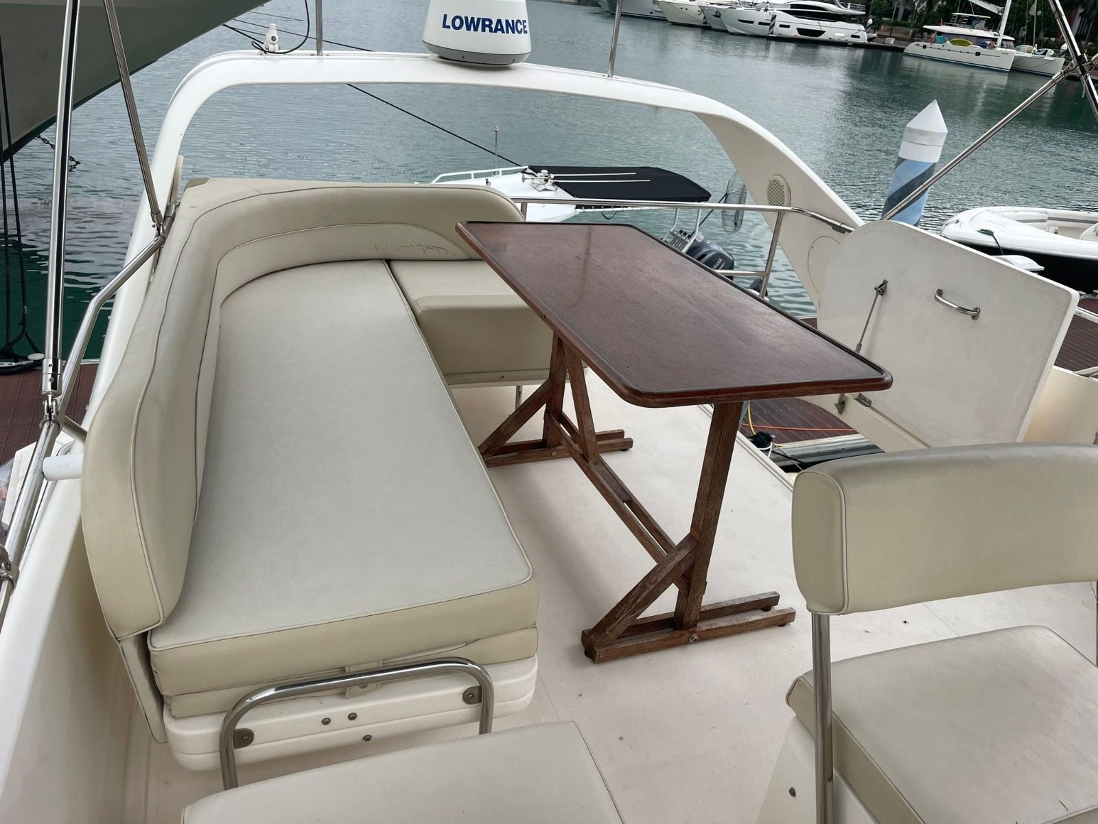 Princess 47 flybridge seating and table